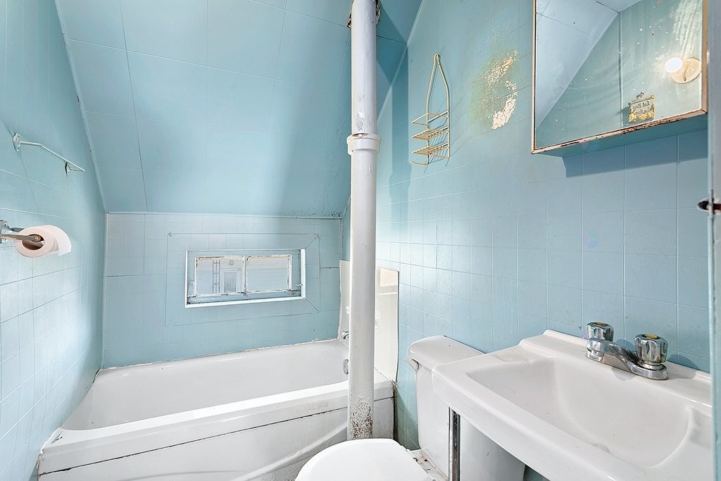 









208


Av. Sunnyside

,
Shawville,




QC
J0X2Y0

