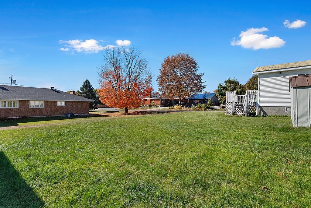 









208


Av. Sunnyside

,
Shawville,




QC
J0X2Y0

