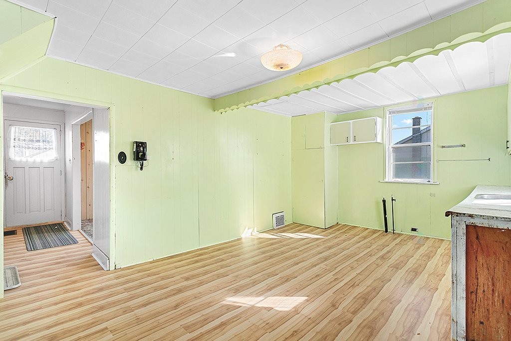 









208


Av. Sunnyside

,
Shawville,




QC
J0X2Y0

