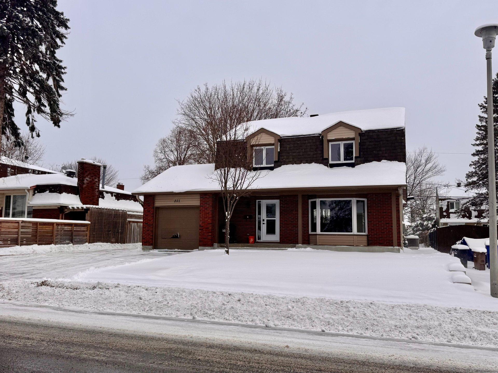 









221


Av. de la Colline

,
Gatineau (Aylmer),




QC
J9J1L6

