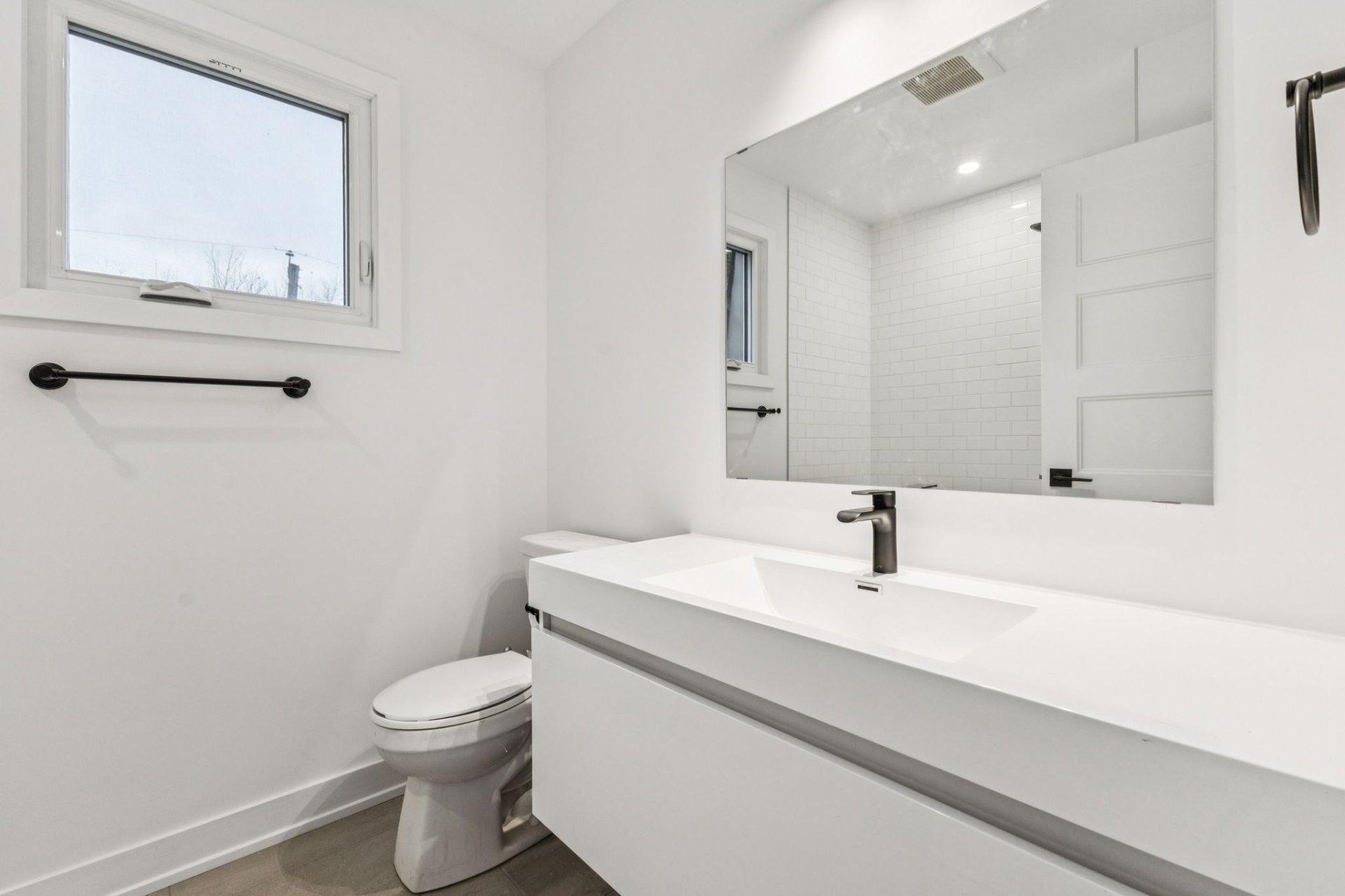 









221


Av. de la Colline

,
Gatineau (Aylmer),




QC
J9J1L6

