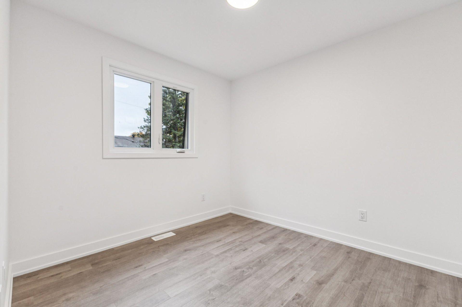 









221


Av. de la Colline

,
Gatineau (Aylmer),




QC
J9J1L6

