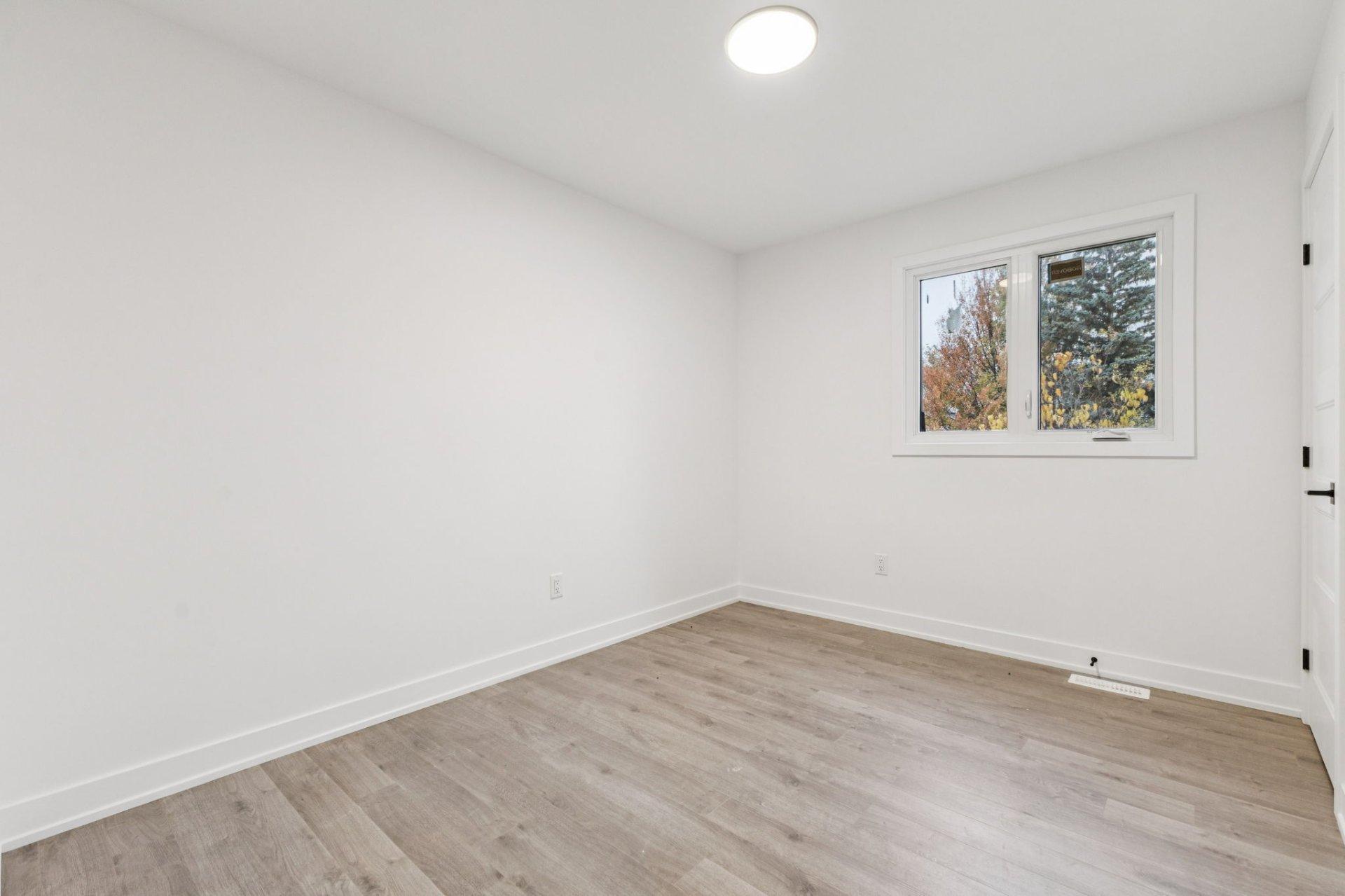 









221


Av. de la Colline

,
Gatineau (Aylmer),




QC
J9J1L6

