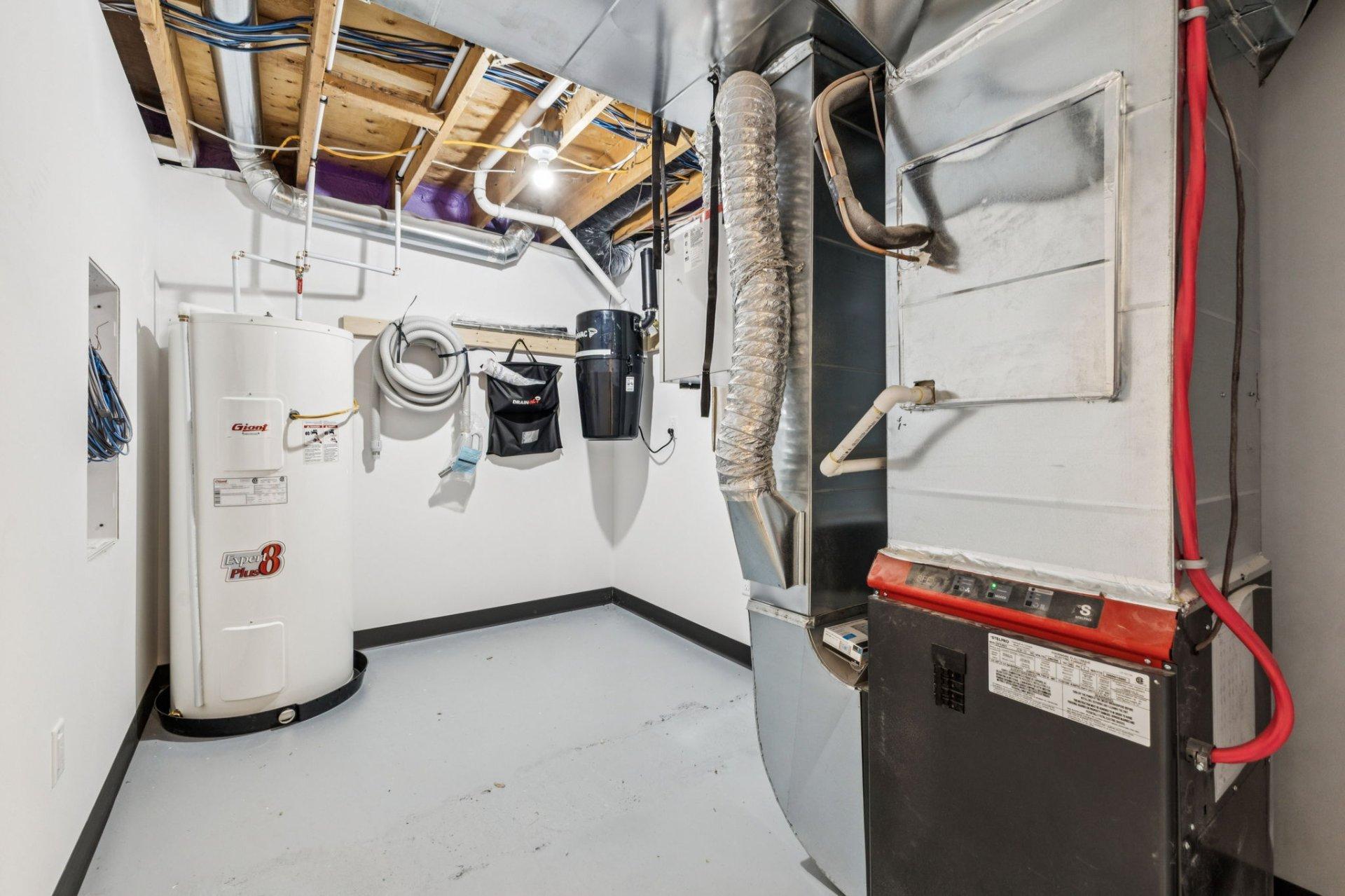 









221


Av. de la Colline

,
Gatineau (Aylmer),




QC
J9J1L6

