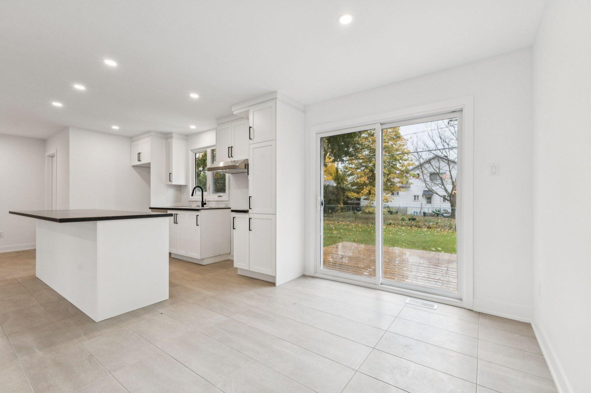 









221


Av. de la Colline

,
Gatineau (Aylmer),




QC
J9J1L6

