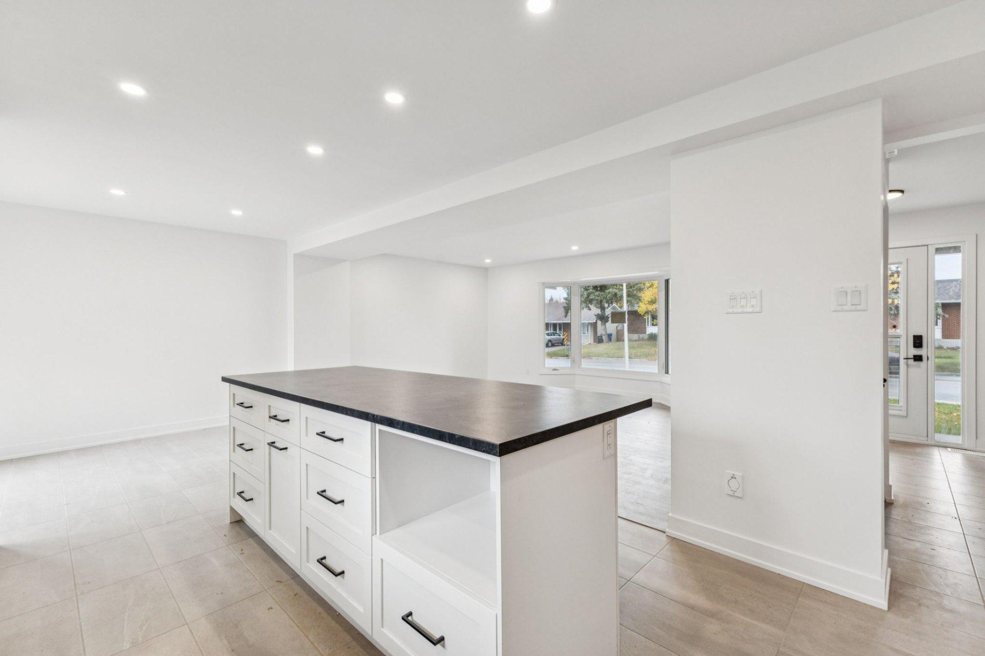 









221


Av. de la Colline

,
Gatineau (Aylmer),




QC
J9J1L6

