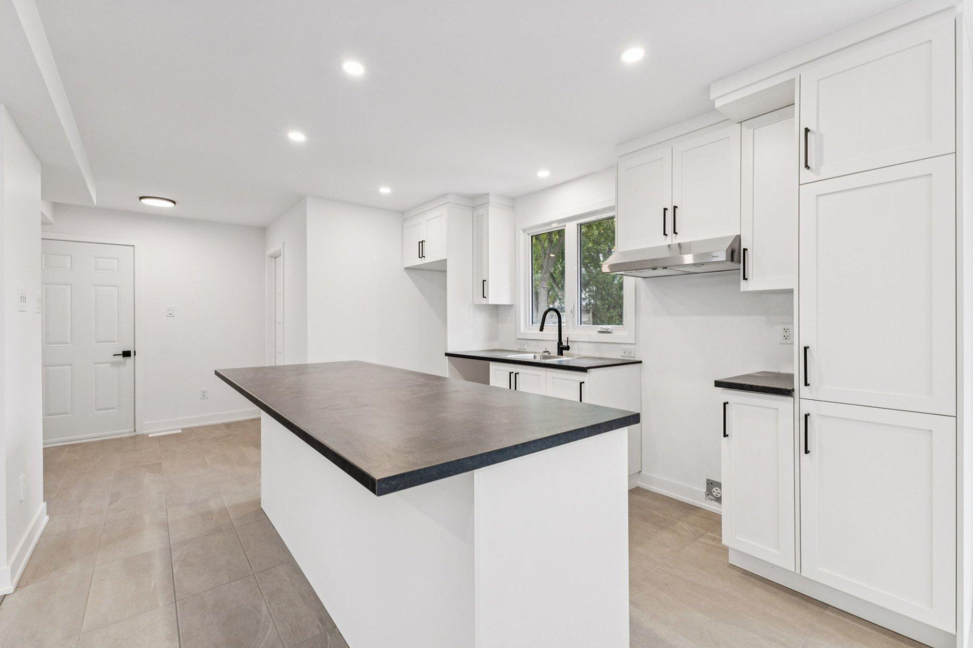 









221


Av. de la Colline

,
Gatineau (Aylmer),




QC
J9J1L6

