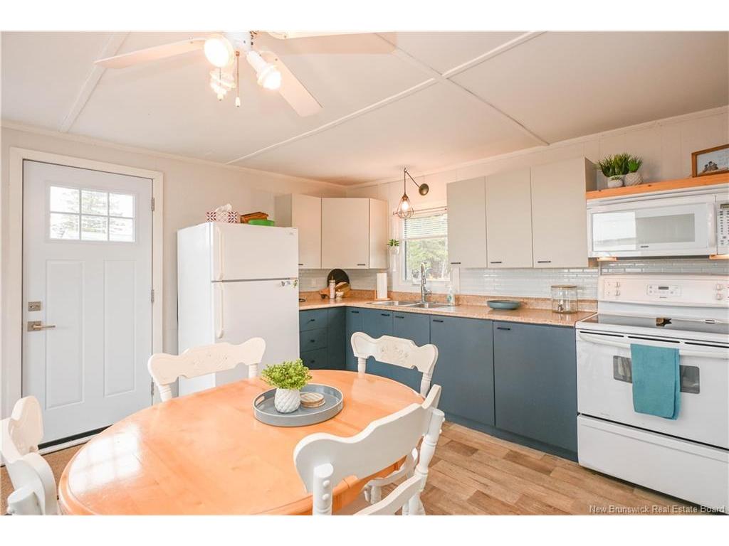 









27 - 29


Bertie

ST,
Val-Comeau,




NB
E1X 4J7

