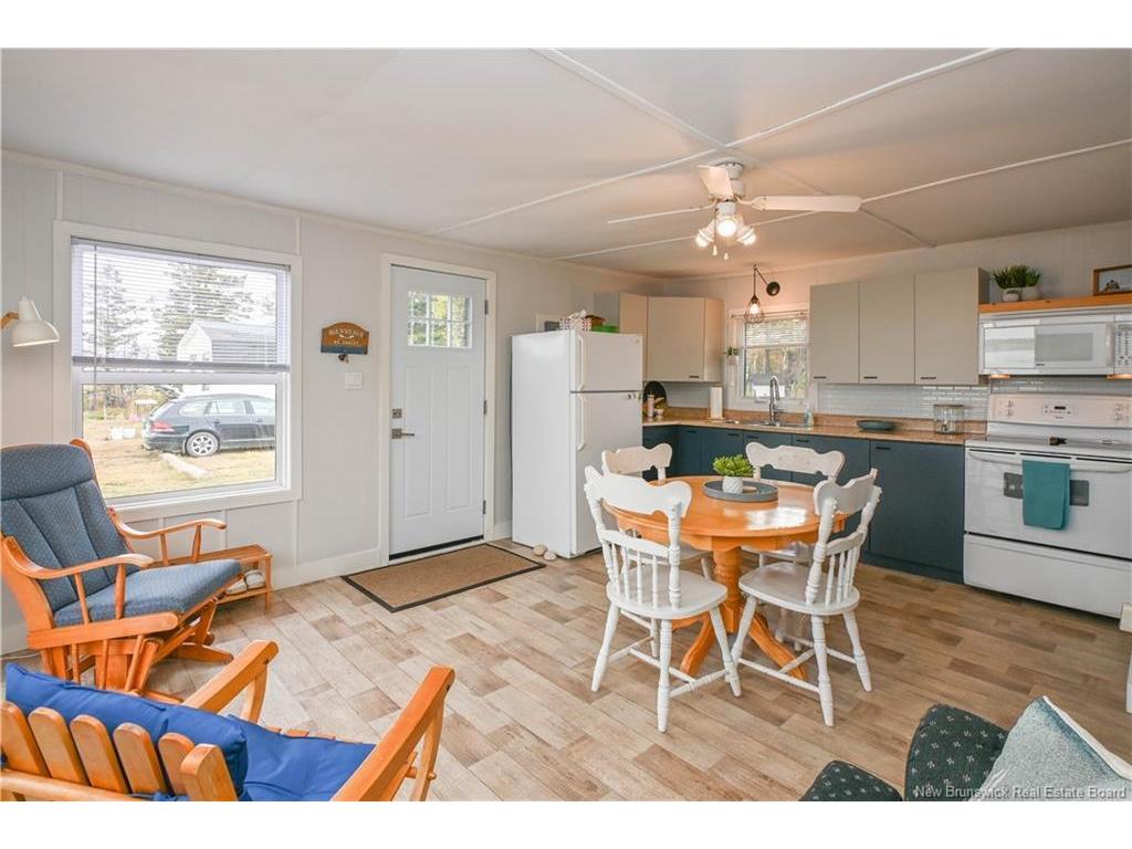 









27 - 29


Bertie

ST,
Val-Comeau,




NB
E1X 4J7

