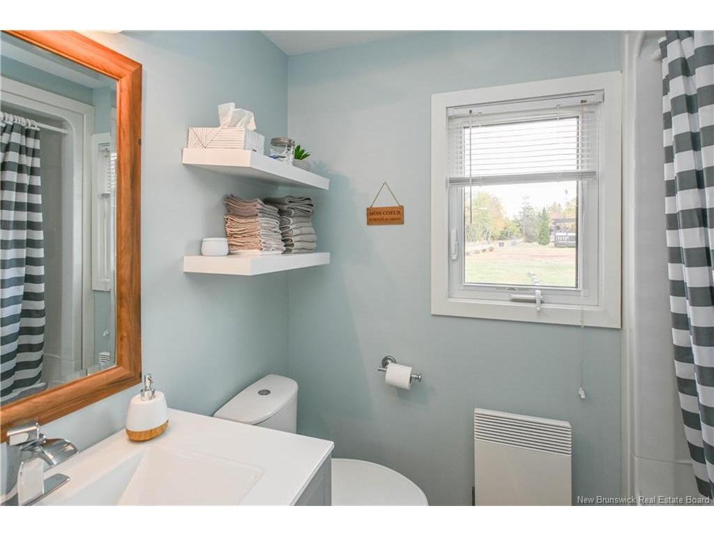 









27 - 29


Bertie

ST,
Val-Comeau,




NB
E1X 4J7

