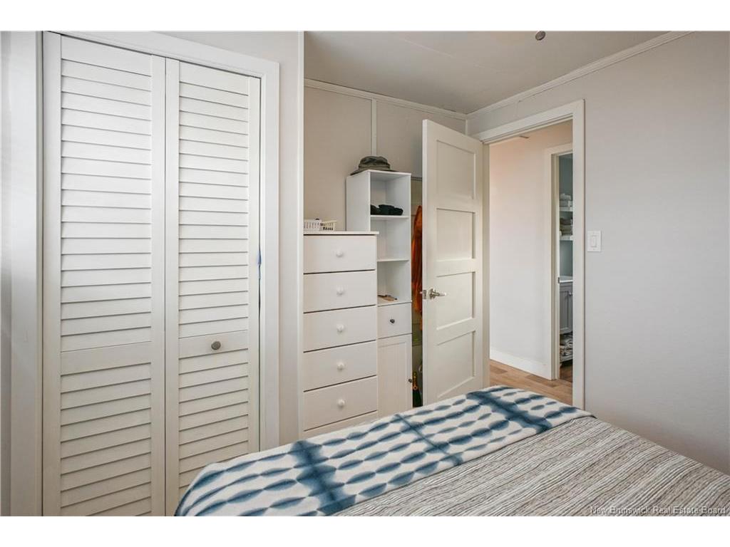 









27 - 29


Bertie

ST,
Val-Comeau,




NB
E1X 4J7

