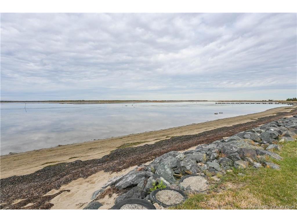 









27 - 29


Bertie

ST,
Val-Comeau,




NB
E1X 4J7

