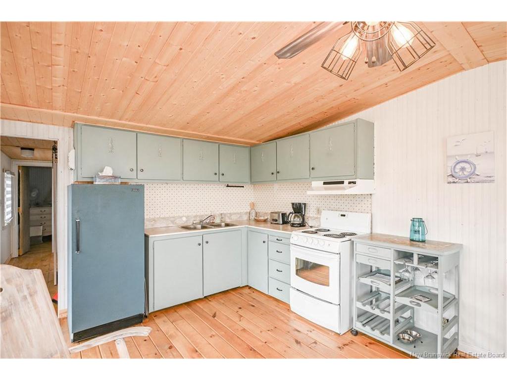 









27 - 29


Bertie

ST,
Val-Comeau,




NB
E1X 4J7

