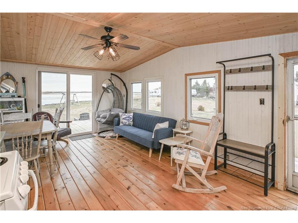 









27 - 29


Bertie

ST,
Val-Comeau,




NB
E1X 4J7

