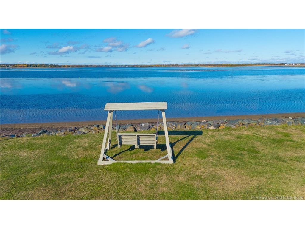 









27 - 29


Bertie

ST,
Val-Comeau,




NB
E1X 4J7

