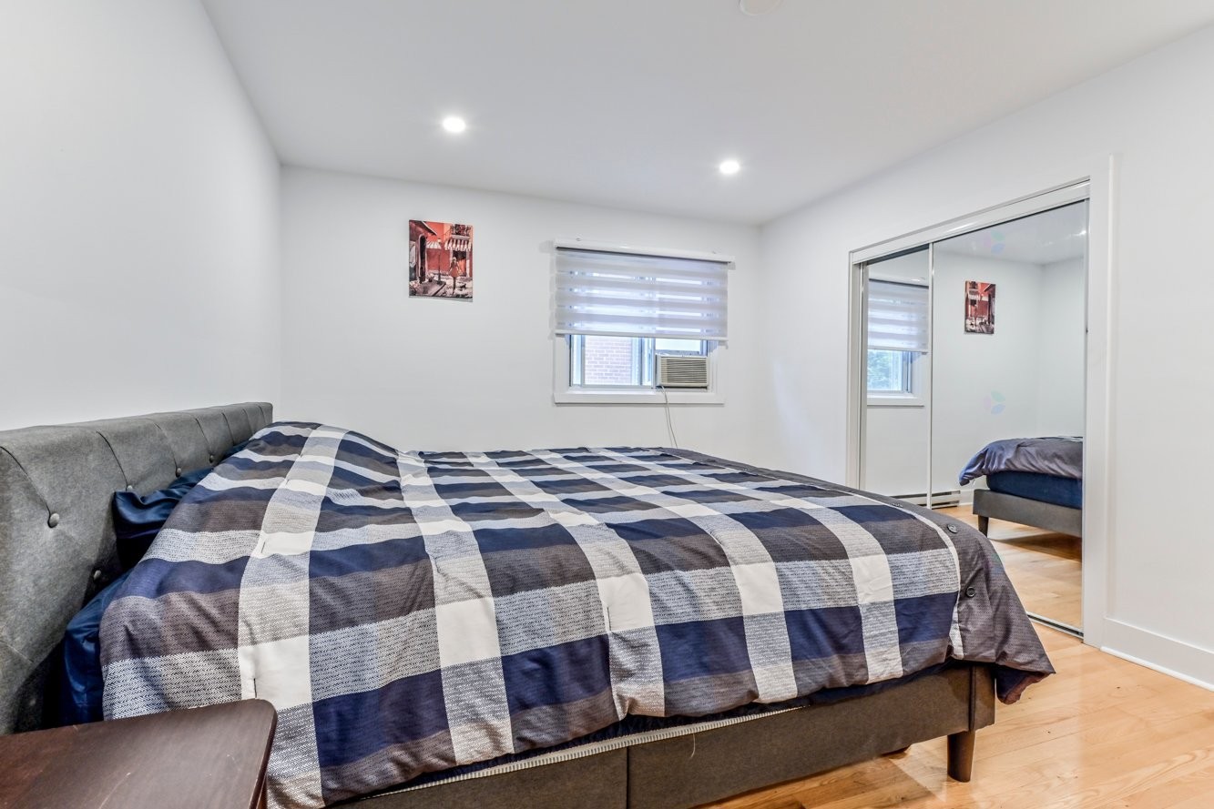 









12220

 - 12224


Rue Valmont

,
Montréal (Ahuntsic-Cartierville),




QC
H3M2V8

