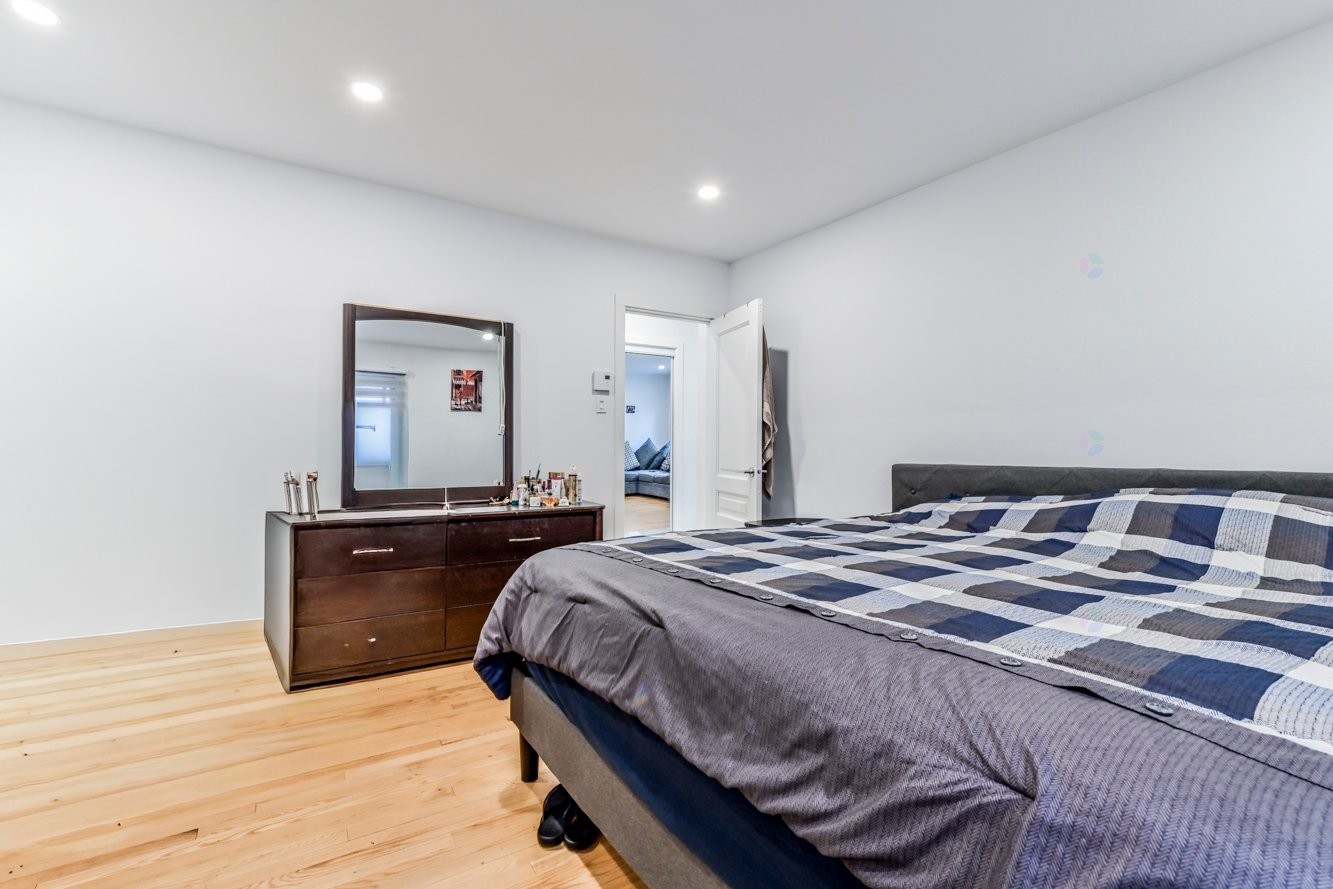 









12220

 - 12224


Rue Valmont

,
Montréal (Ahuntsic-Cartierville),




QC
H3M2V8


