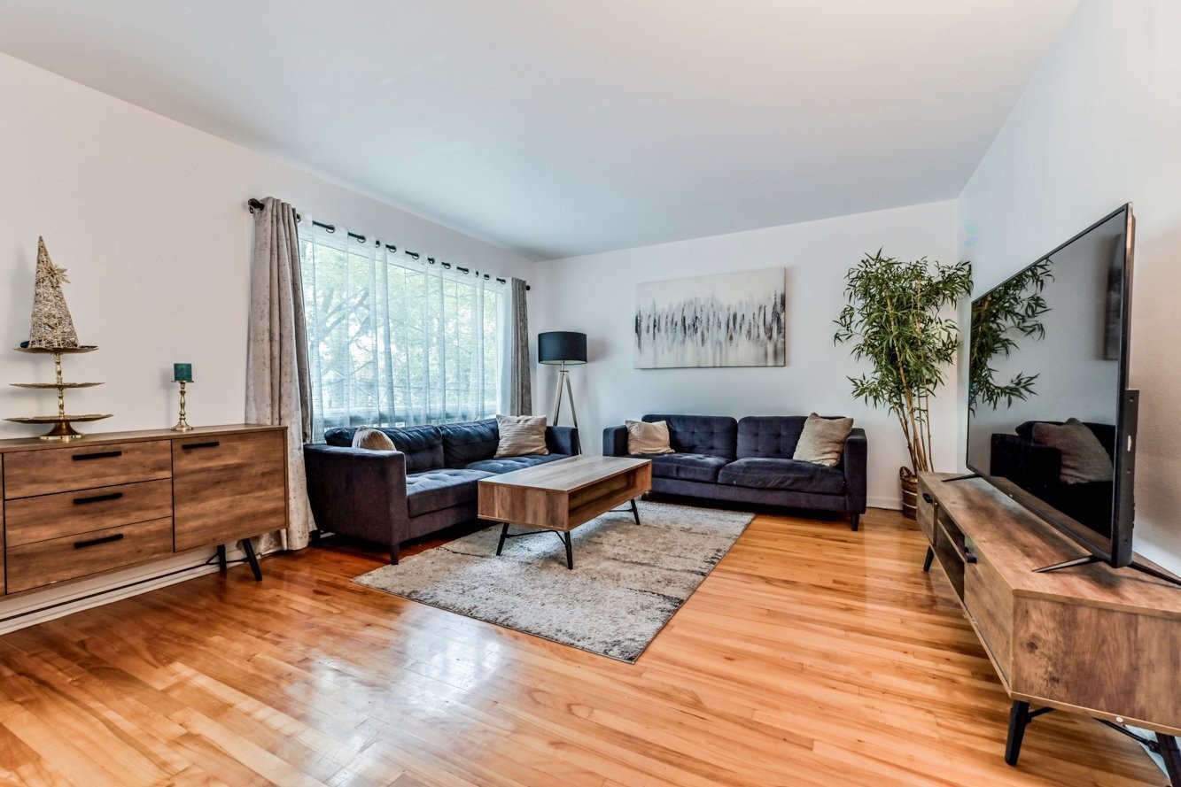 









12220

 - 12224


Rue Valmont

,
Montréal (Ahuntsic-Cartierville),




QC
H3M2V8

