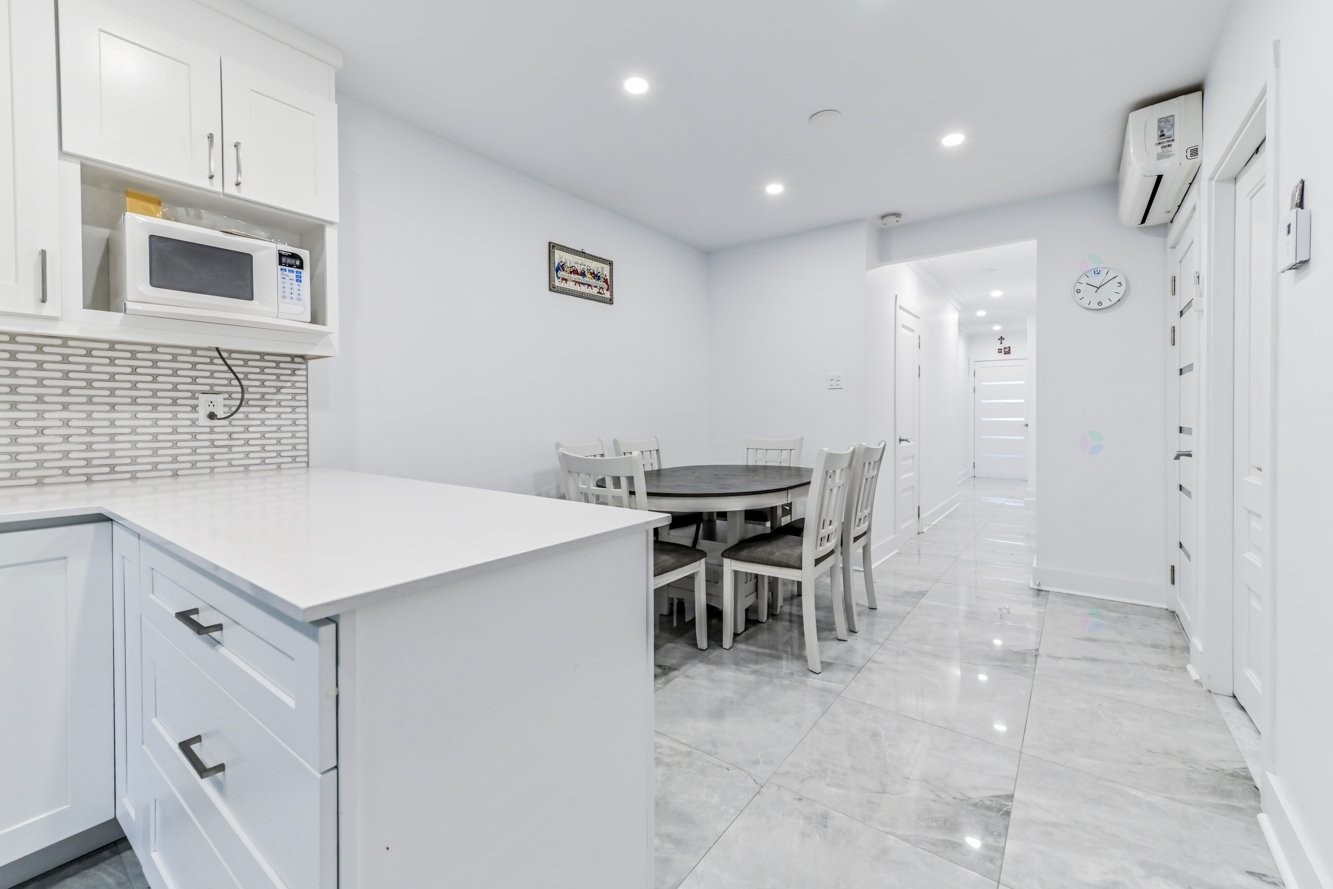 









12220

 - 12224


Rue Valmont

,
Montréal (Ahuntsic-Cartierville),




QC
H3M2V8

