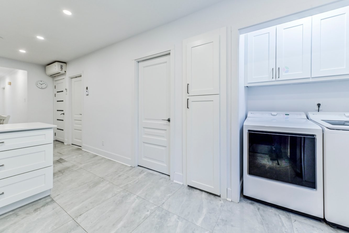 









12220

 - 12224


Rue Valmont

,
Montréal (Ahuntsic-Cartierville),




QC
H3M2V8

