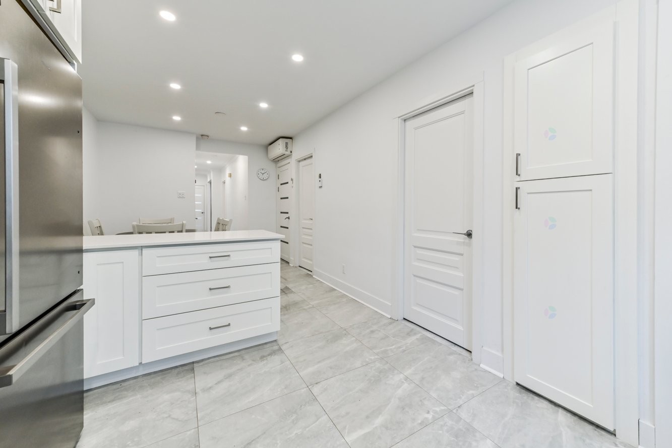 









12220

 - 12224


Rue Valmont

,
Montréal (Ahuntsic-Cartierville),




QC
H3M2V8

