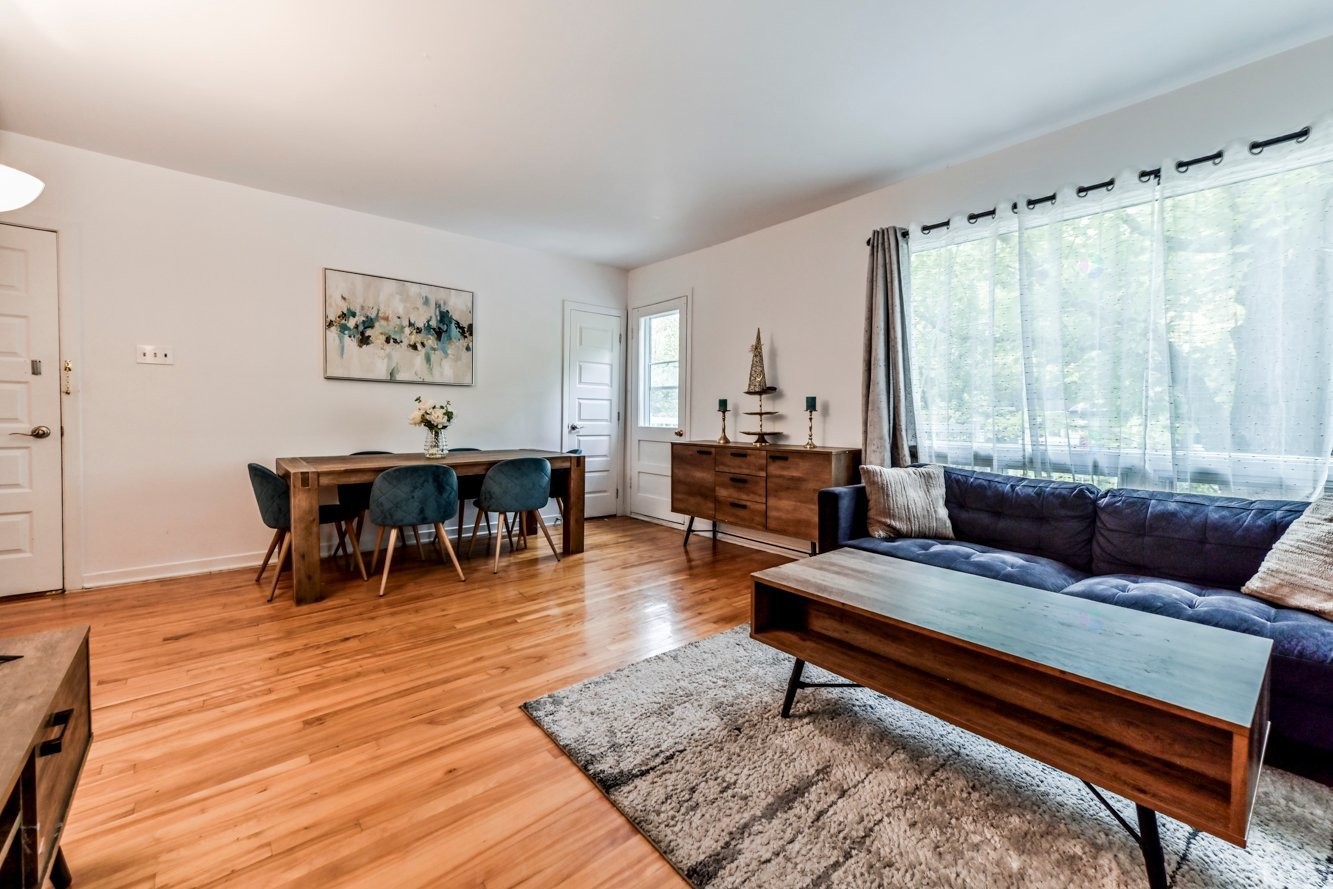 









12220

 - 12224


Rue Valmont

,
Montréal (Ahuntsic-Cartierville),




QC
H3M2V8

