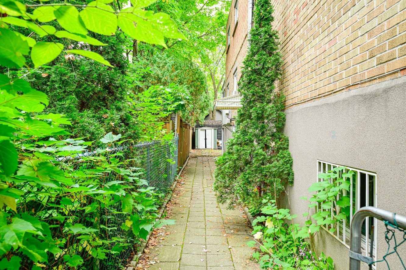 









12220

 - 12224


Rue Valmont

,
Montréal (Ahuntsic-Cartierville),




QC
H3M2V8

