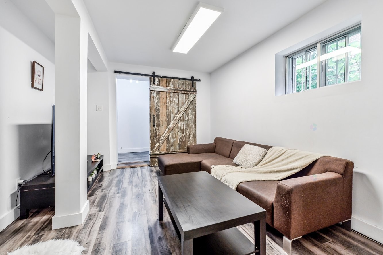 









12220

 - 12224


Rue Valmont

,
Montréal (Ahuntsic-Cartierville),




QC
H3M2V8

