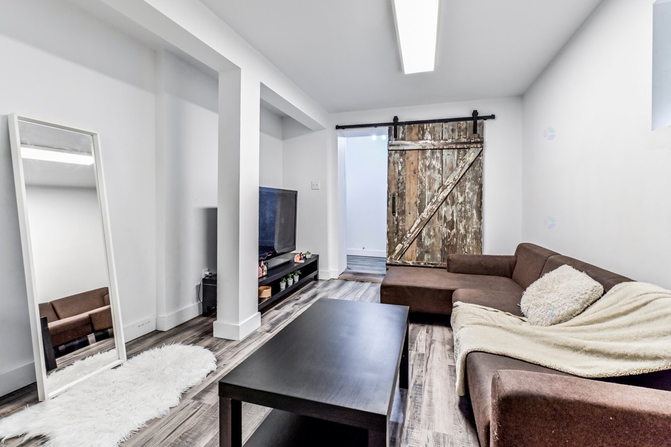 









12220

 - 12224


Rue Valmont

,
Montréal (Ahuntsic-Cartierville),




QC
H3M2V8

