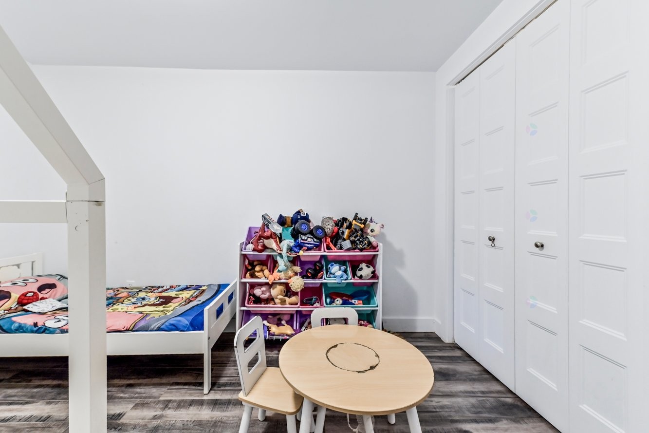 









12220

 - 12224


Rue Valmont

,
Montréal (Ahuntsic-Cartierville),




QC
H3M2V8

