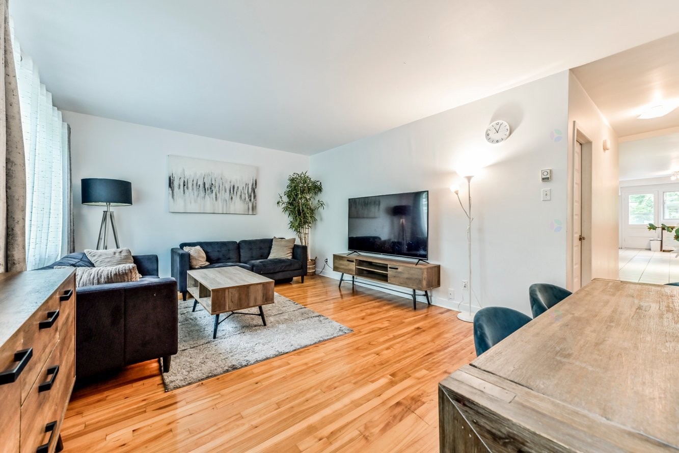 









12220

 - 12224


Rue Valmont

,
Montréal (Ahuntsic-Cartierville),




QC
H3M2V8

