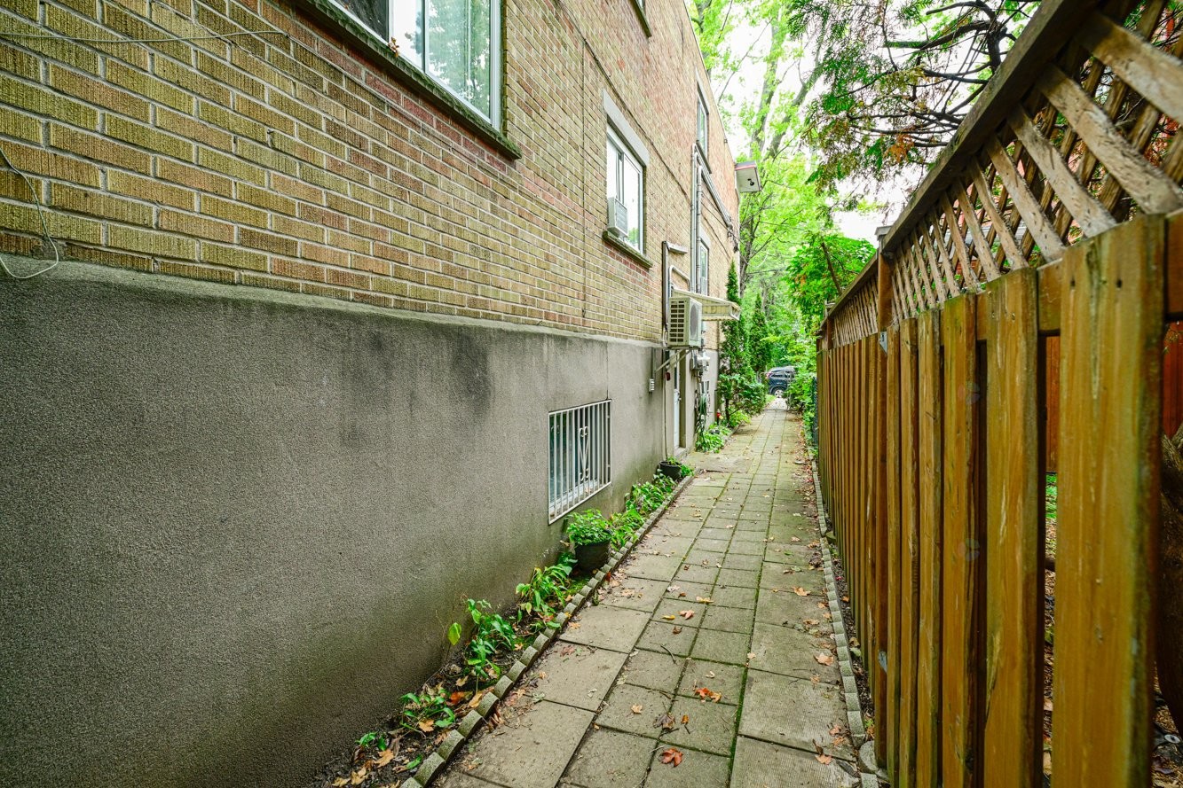 









12220

 - 12224


Rue Valmont

,
Montréal (Ahuntsic-Cartierville),




QC
H3M2V8

