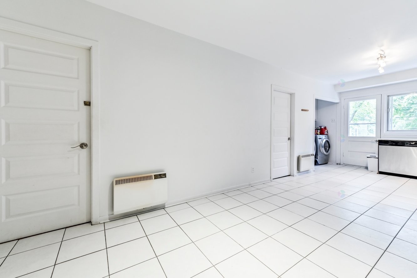 









12220

 - 12224


Rue Valmont

,
Montréal (Ahuntsic-Cartierville),




QC
H3M2V8

