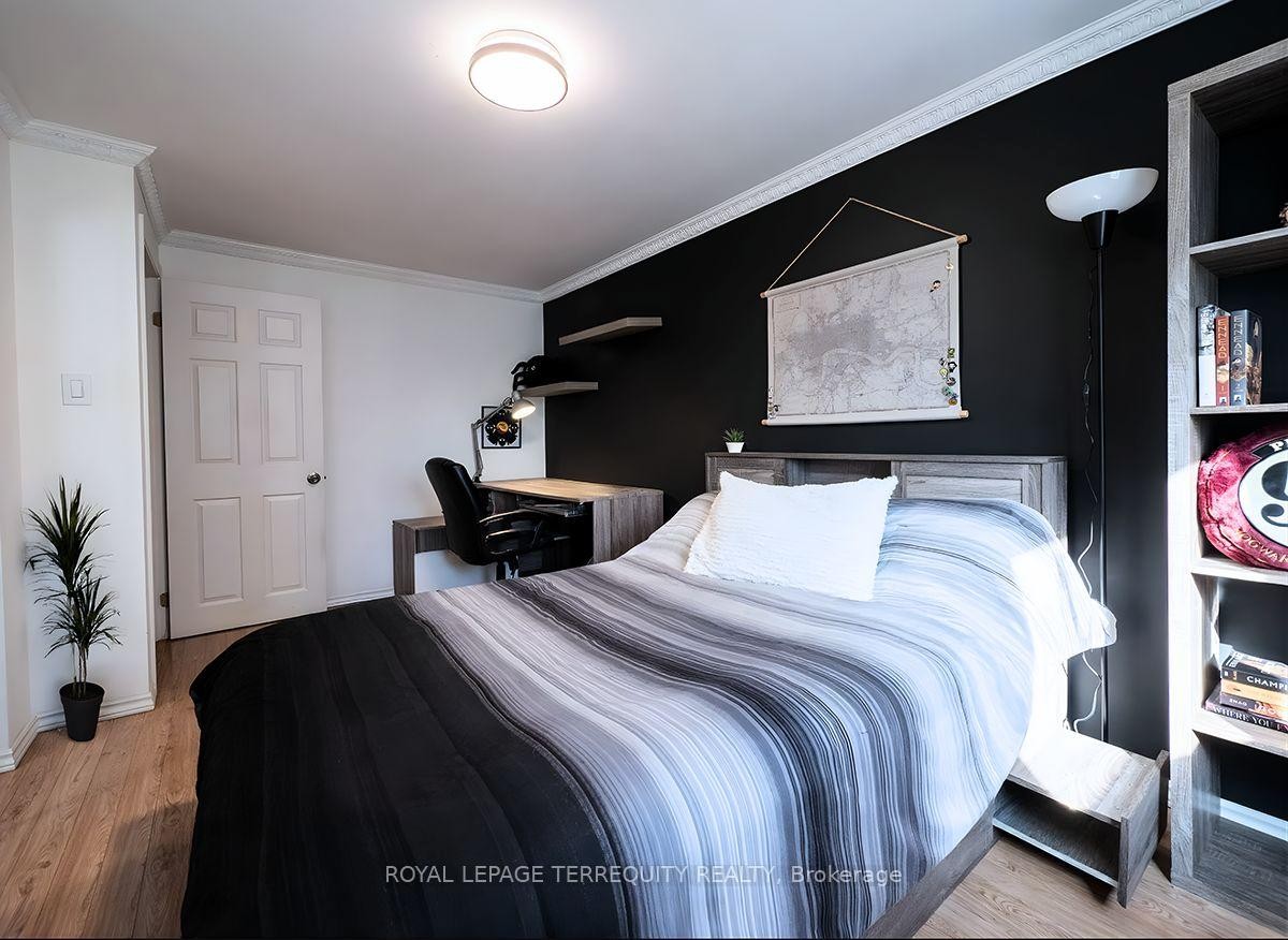 









1704


Oberon

Crescent,
Mississauga,




ON
L4X 2K8

