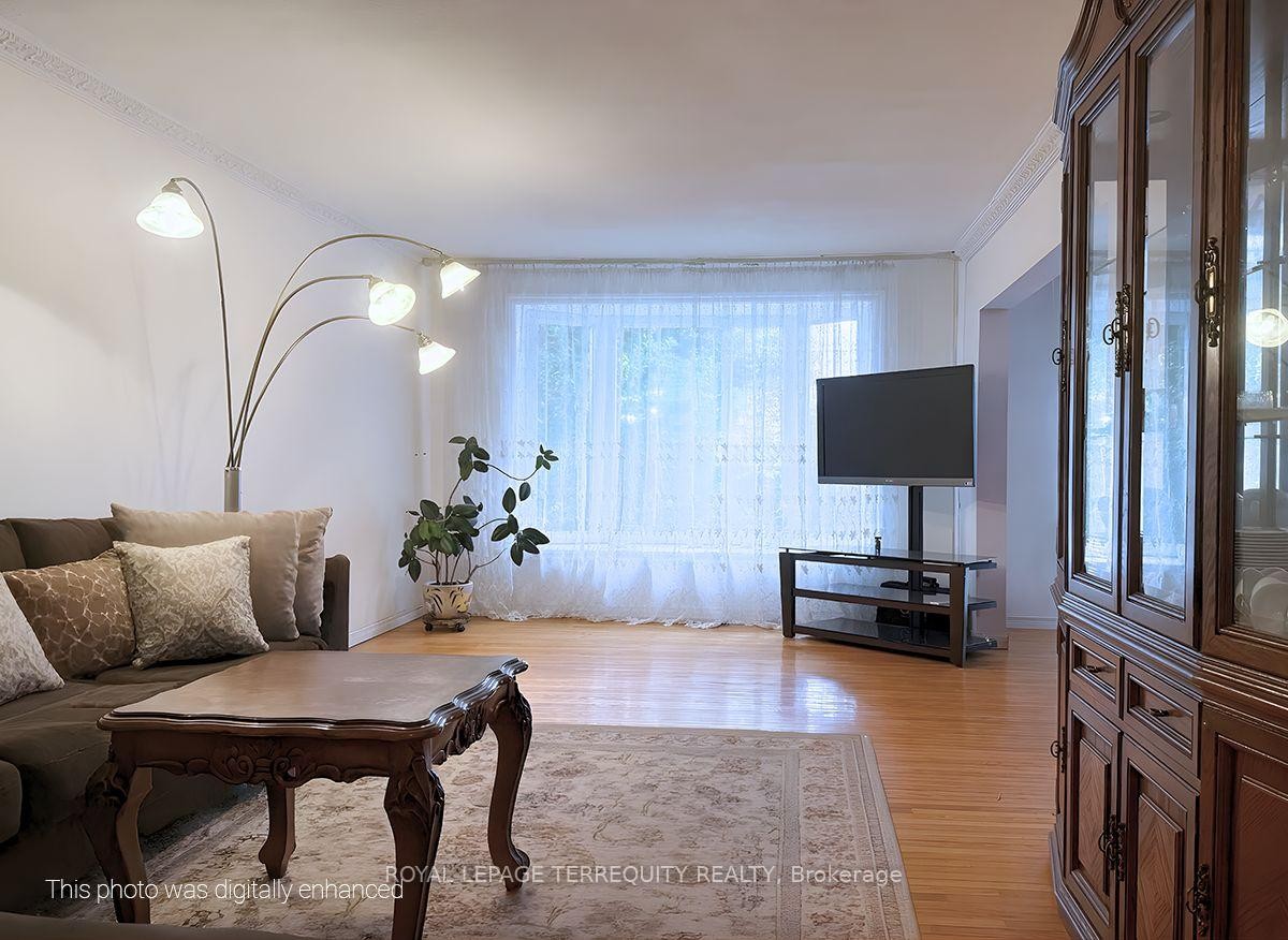 









1704


Oberon

Crescent,
Mississauga,




ON
L4X 2K8

