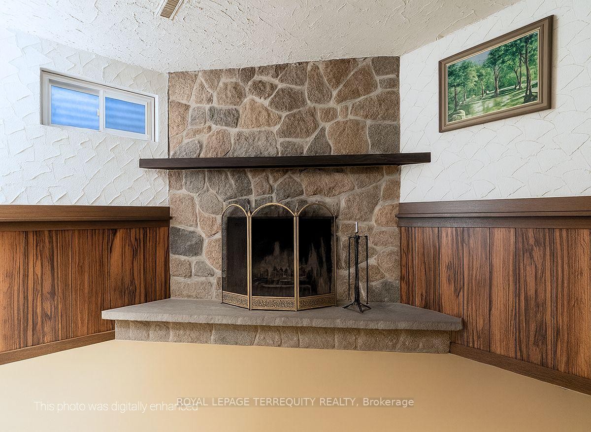 









1704


Oberon

Crescent,
Mississauga,




ON
L4X 2K8

