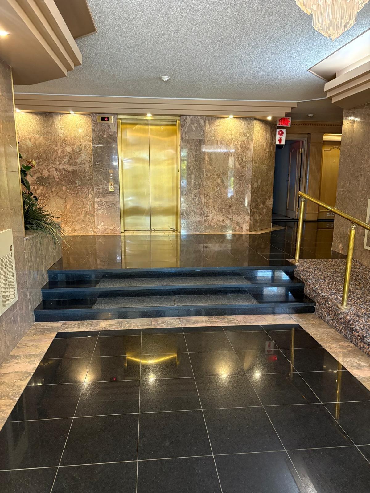 









2750


Boul. de la Côte-Vertu

, 204,
Montréal (Saint-Laurent),




QC
H4R2P3

