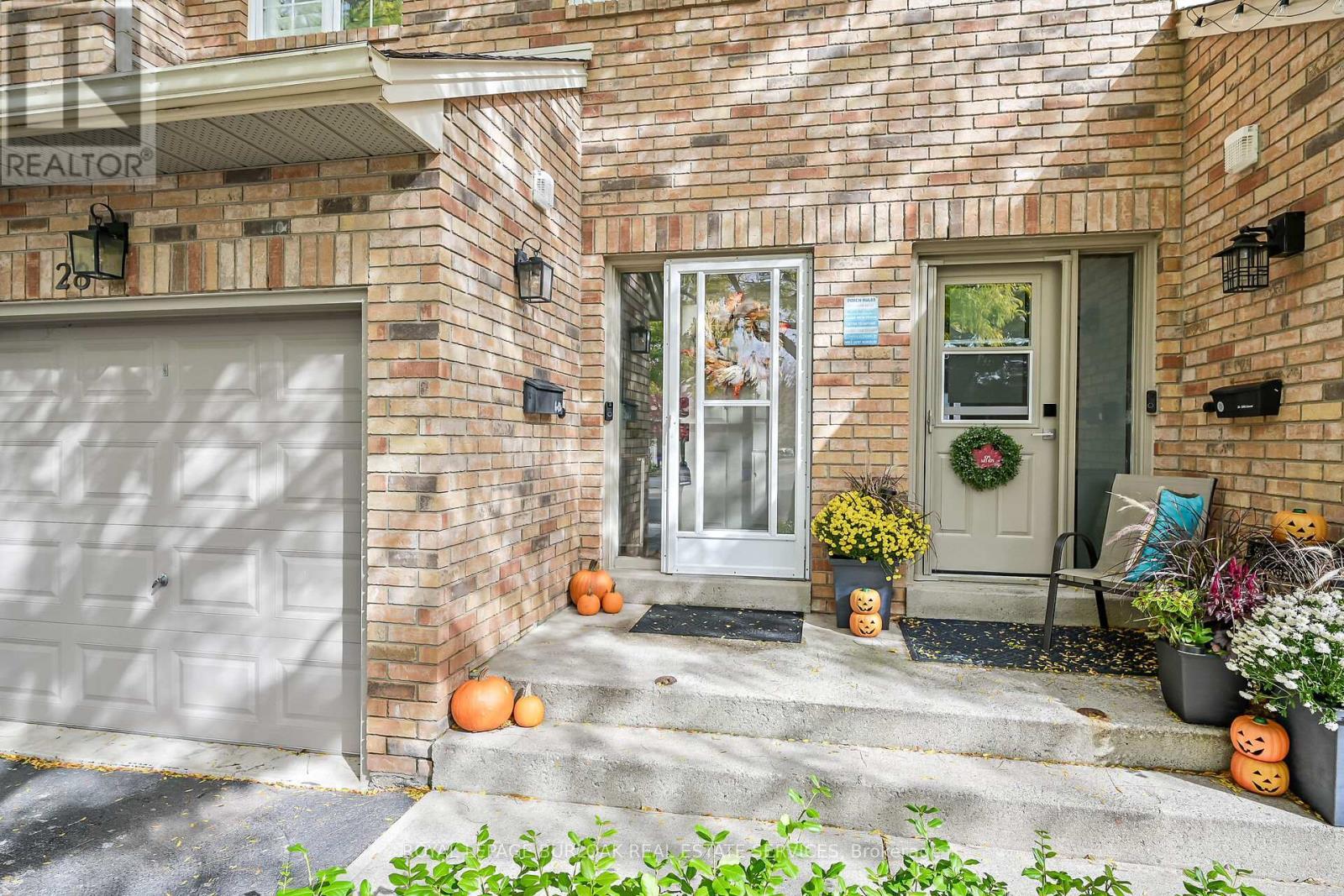 












28 - 2015 CLEAVER AVENUE

,
Burlington,




Ontario
L7M4J7

