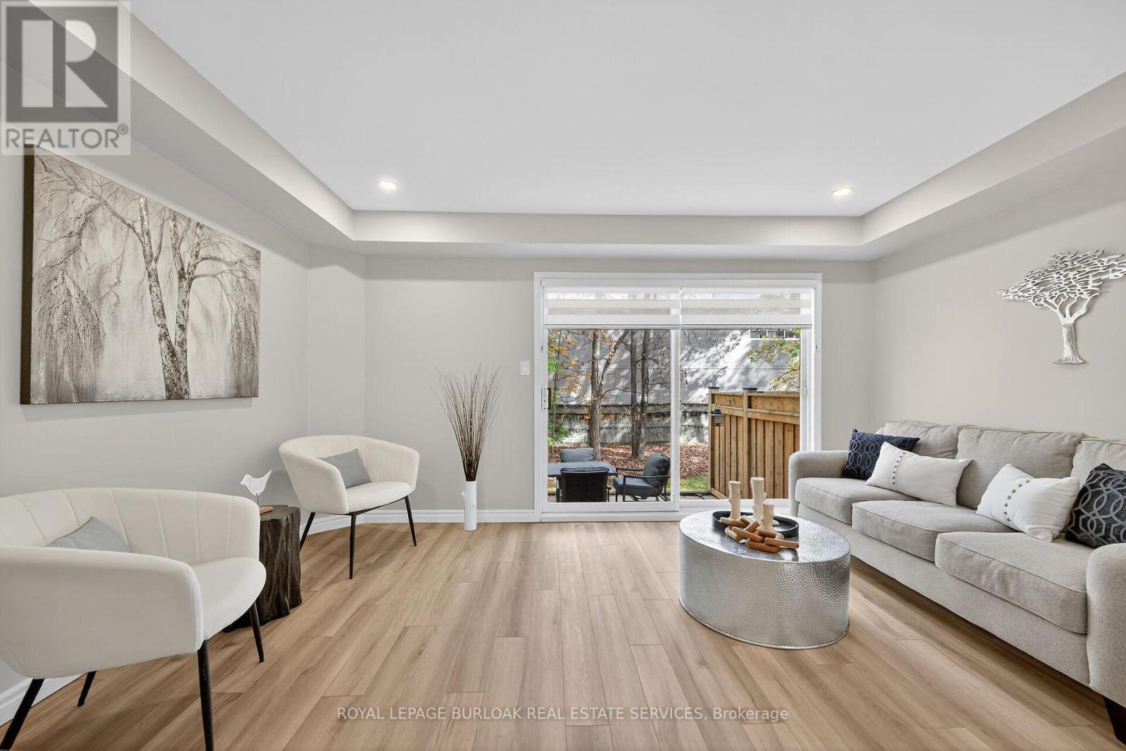 












28 - 2015 CLEAVER AVENUE

,
Burlington,




Ontario
L7M4J7

