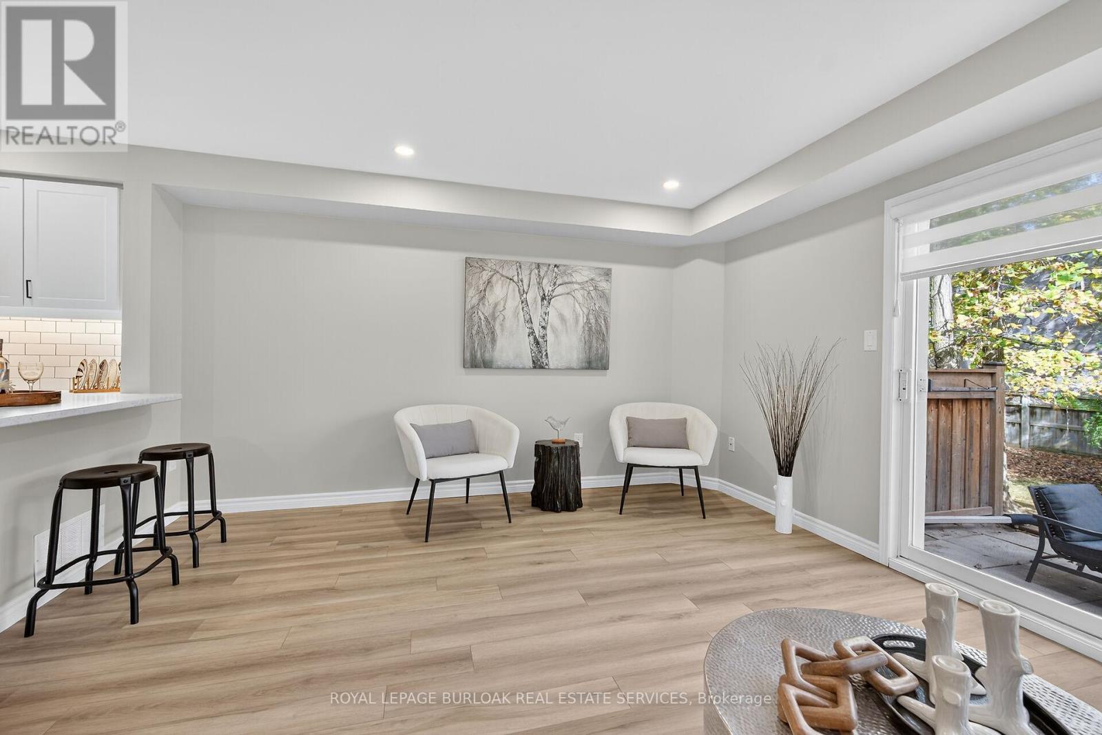 












28 - 2015 CLEAVER AVENUE

,
Burlington,




Ontario
L7M4J7

