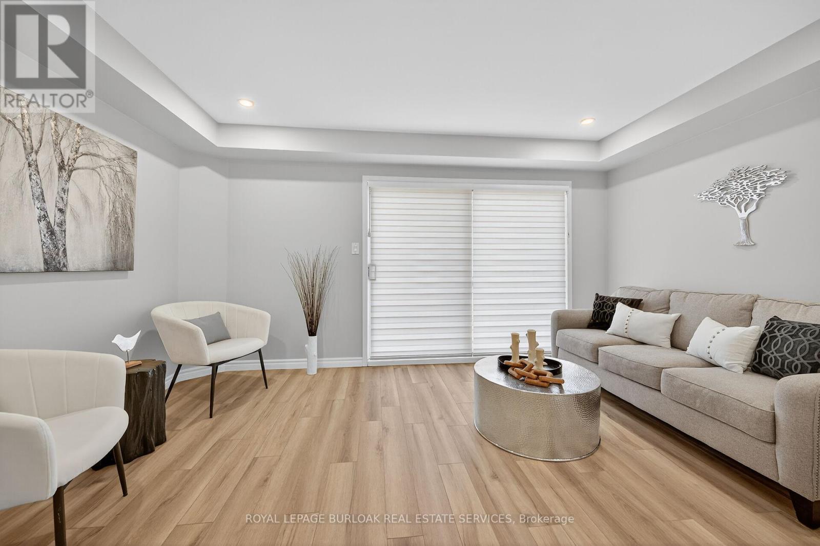 












28 - 2015 CLEAVER AVENUE

,
Burlington,




Ontario
L7M4J7

