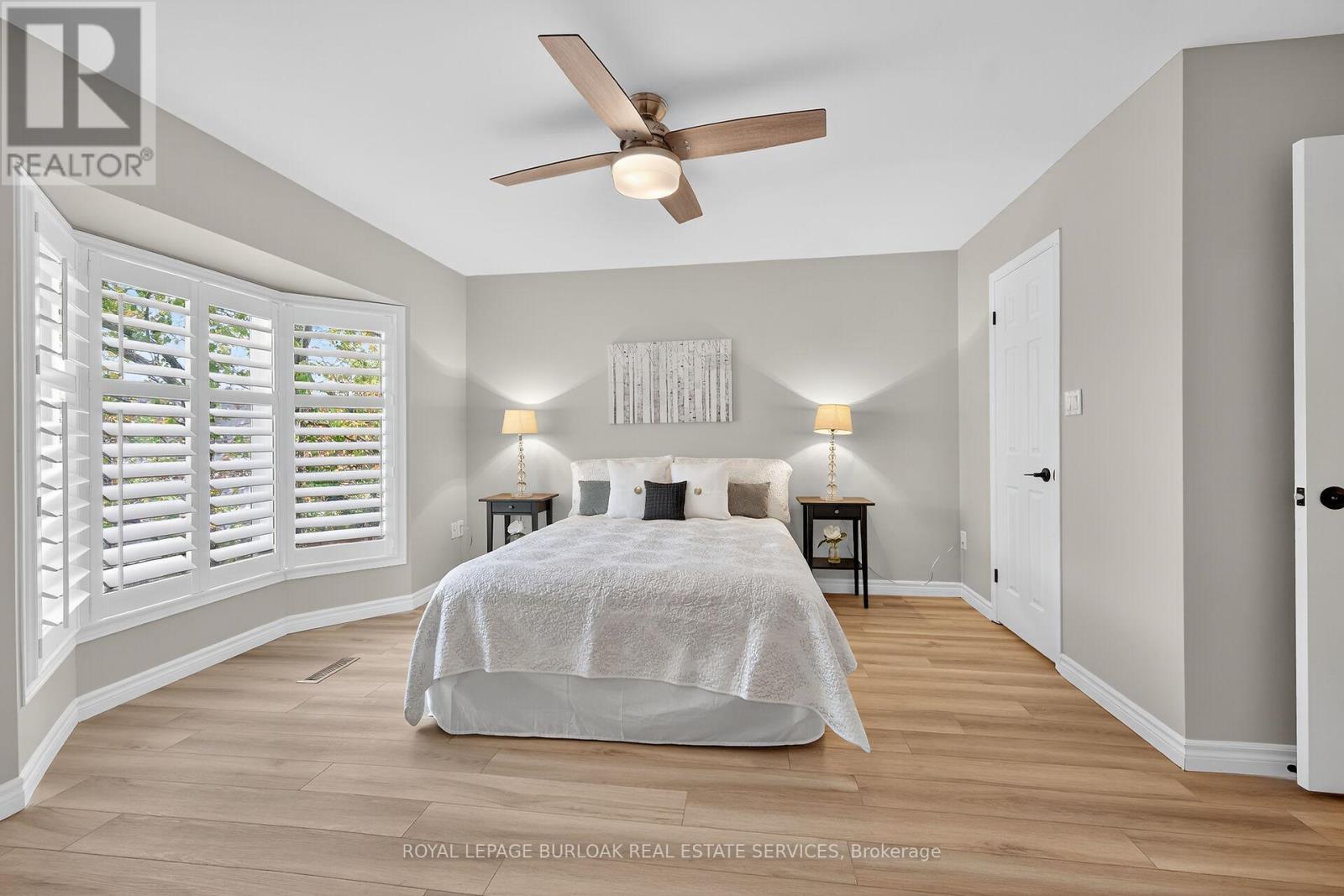 












28 - 2015 CLEAVER AVENUE

,
Burlington,




Ontario
L7M4J7

