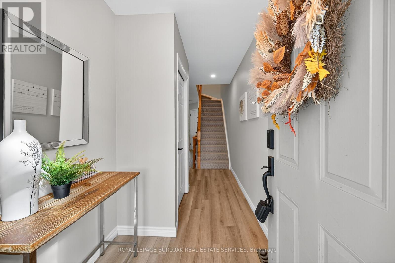 












28 - 2015 CLEAVER AVENUE

,
Burlington,




Ontario
L7M4J7

