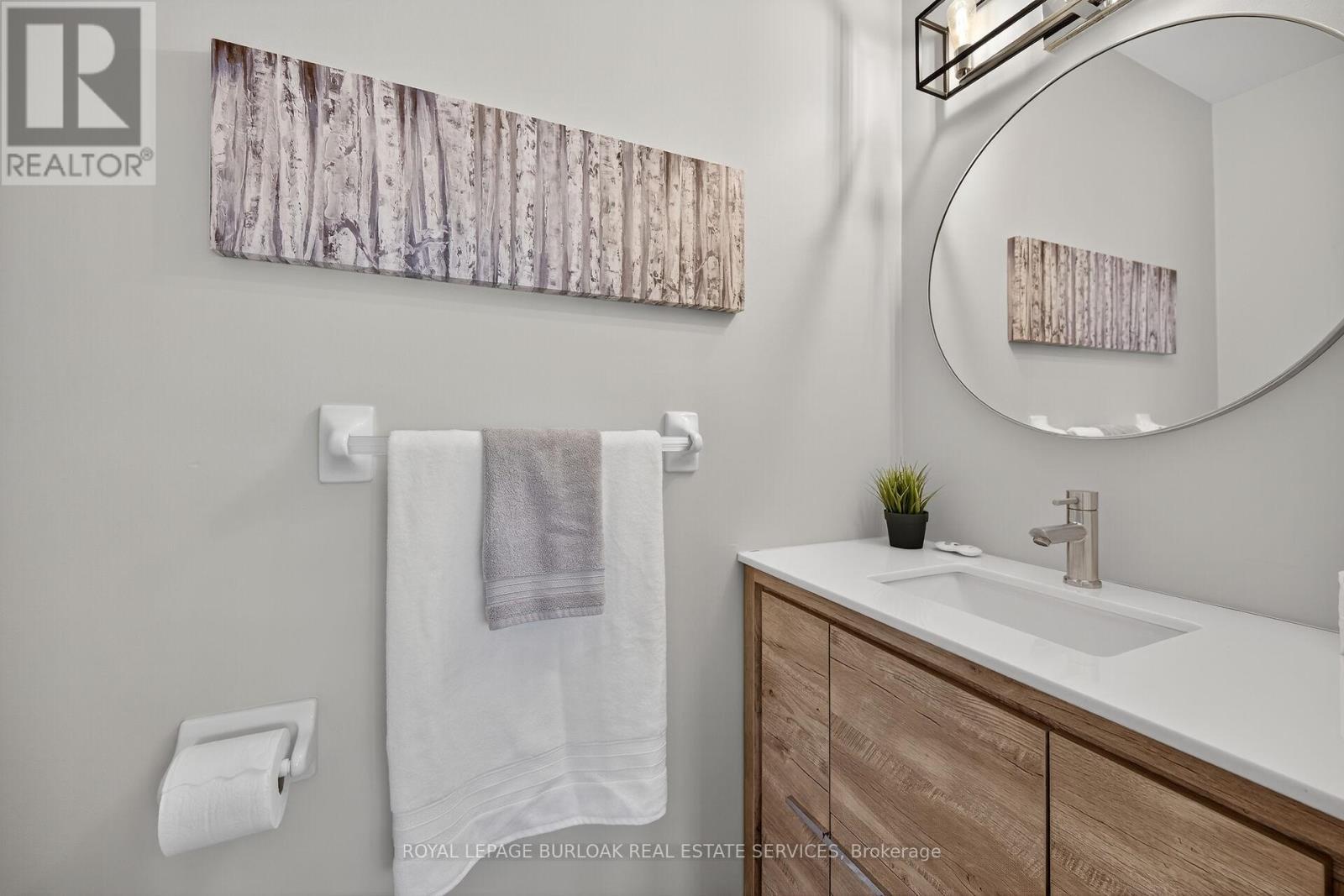 












28 - 2015 CLEAVER AVENUE

,
Burlington,




Ontario
L7M4J7

