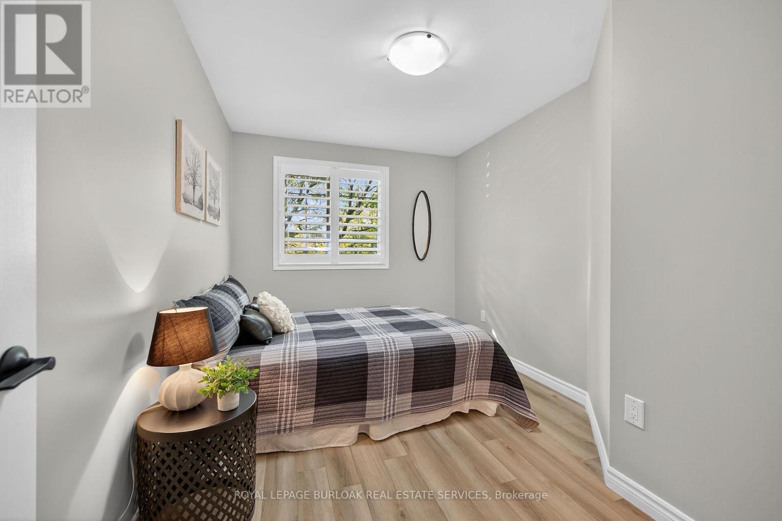 












28 - 2015 CLEAVER AVENUE

,
Burlington,




Ontario
L7M4J7

