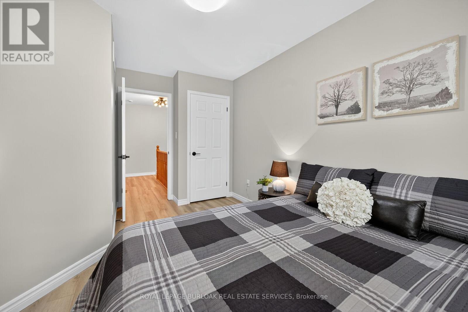 












28 - 2015 CLEAVER AVENUE

,
Burlington,




Ontario
L7M4J7

