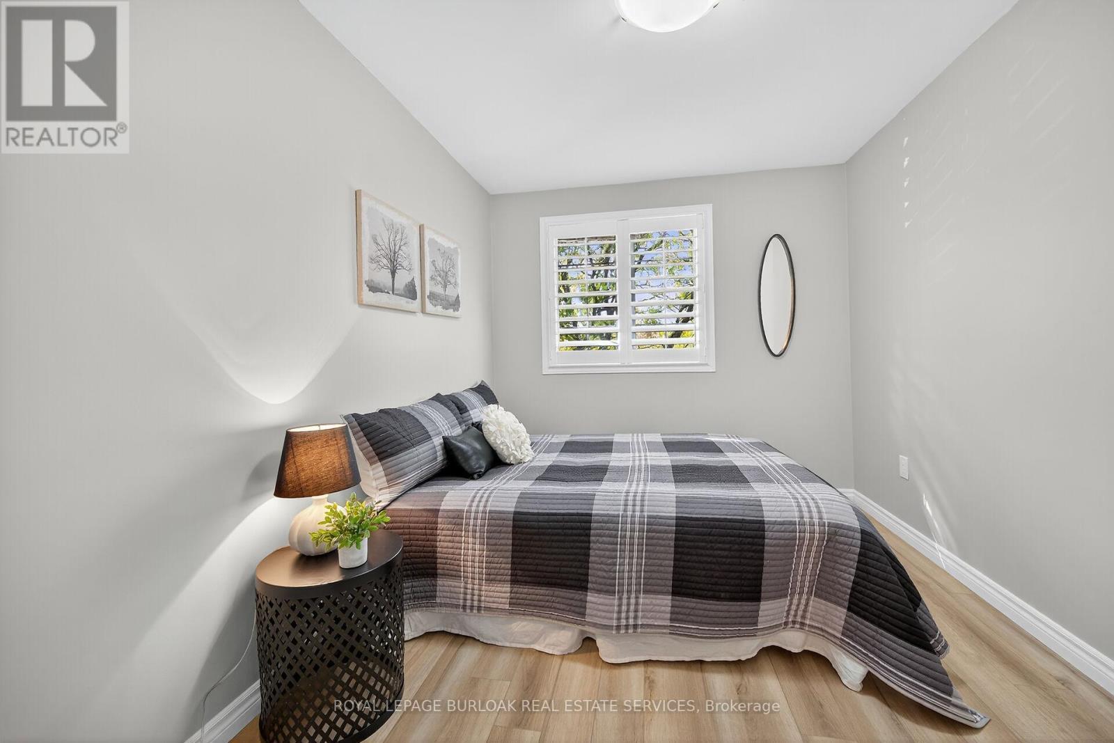 












28 - 2015 CLEAVER AVENUE

,
Burlington,




Ontario
L7M4J7

