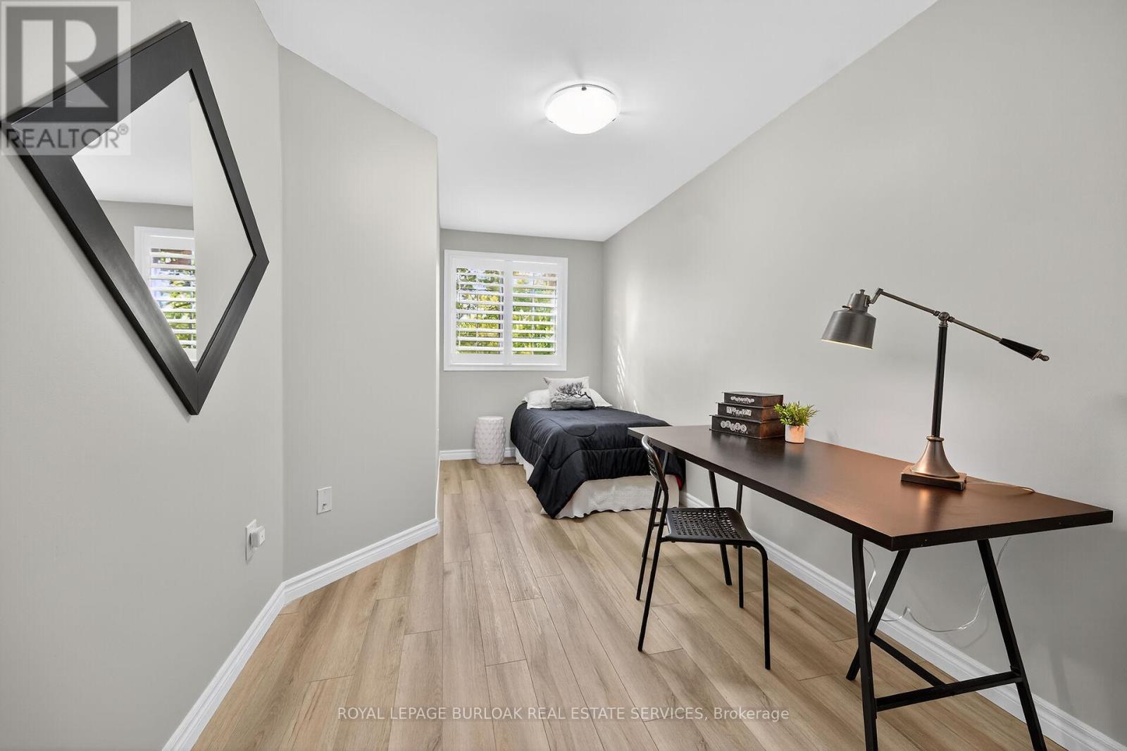 












28 - 2015 CLEAVER AVENUE

,
Burlington,




Ontario
L7M4J7

