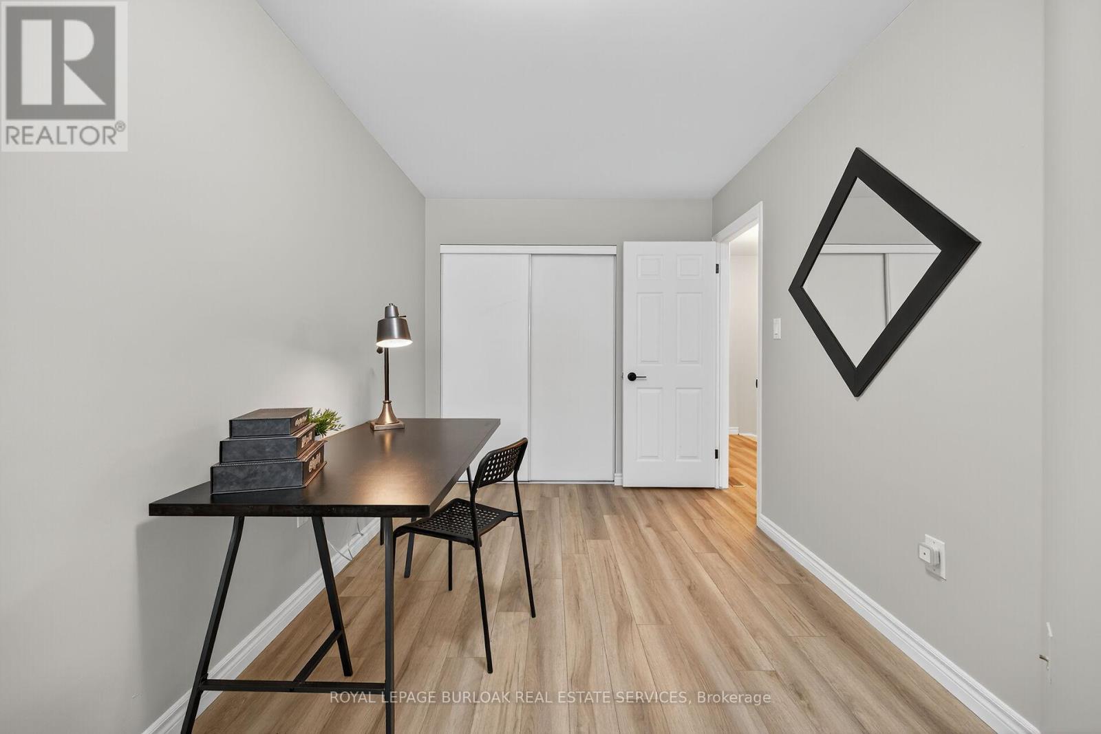 












28 - 2015 CLEAVER AVENUE

,
Burlington,




Ontario
L7M4J7

