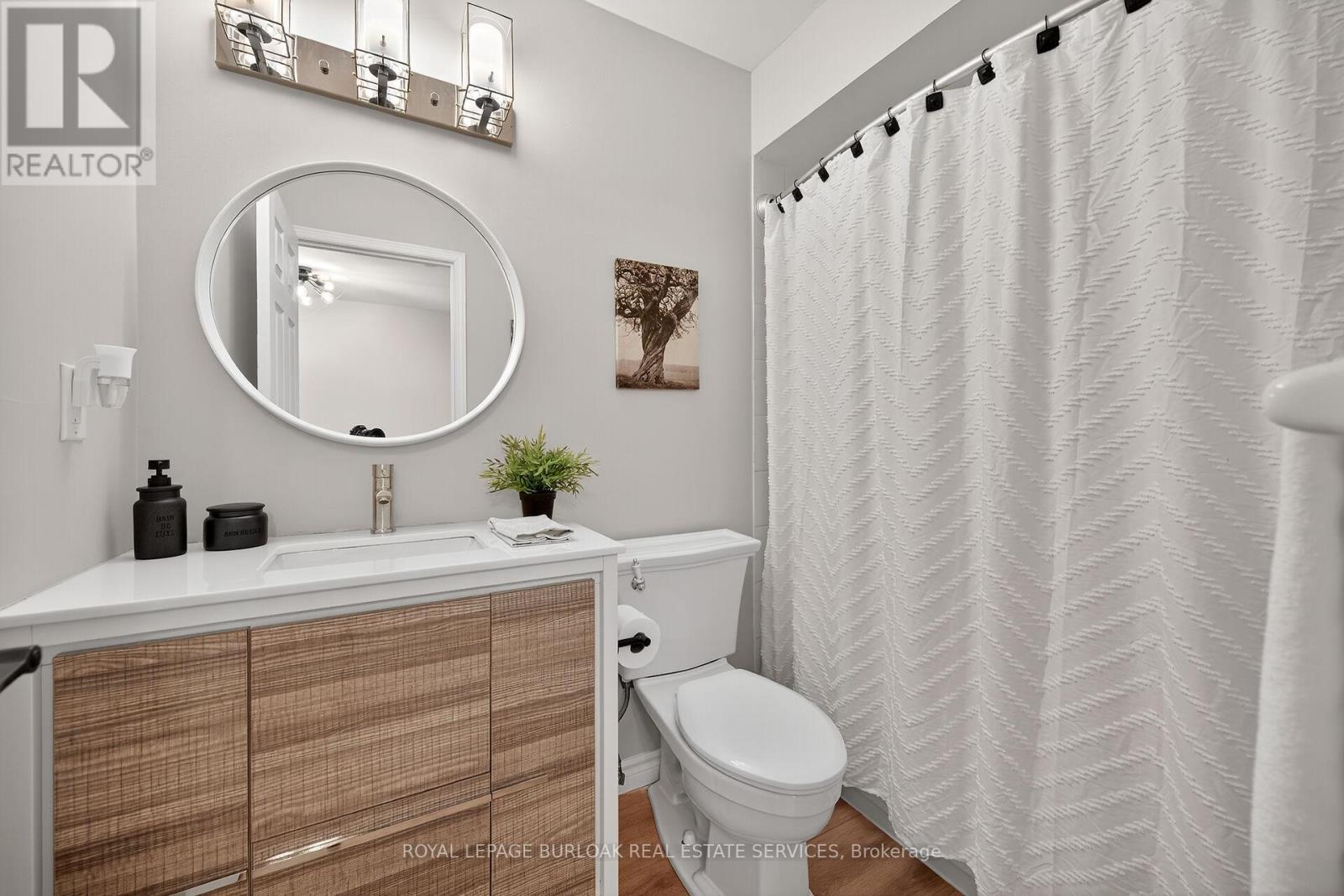 












28 - 2015 CLEAVER AVENUE

,
Burlington,




Ontario
L7M4J7

